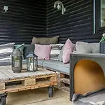 Casa vacanze Cozy In With Kitchen