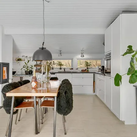 Dom wakacyjny Cozy In With Kitchen Dronningmølle